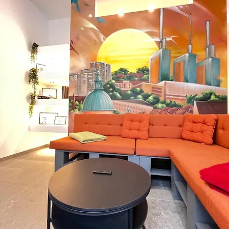 Rbj Loft Hannover-linden - Graffiti Und Parkplatz * Hannover